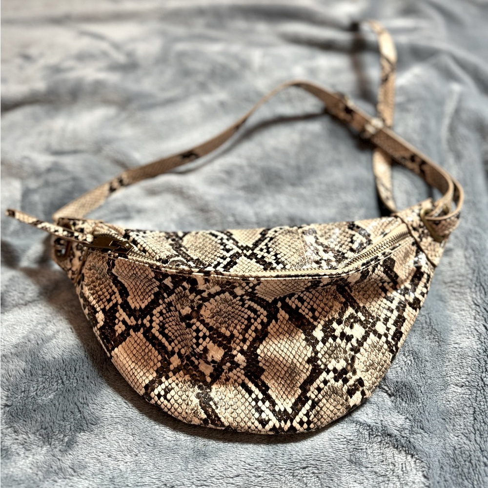 NWOT Snake Print Crossbody Sling Bag